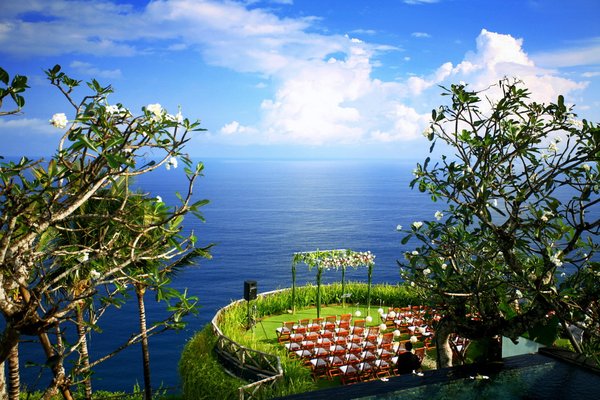 Island-Beach Wedding: Wedding setting in Daman