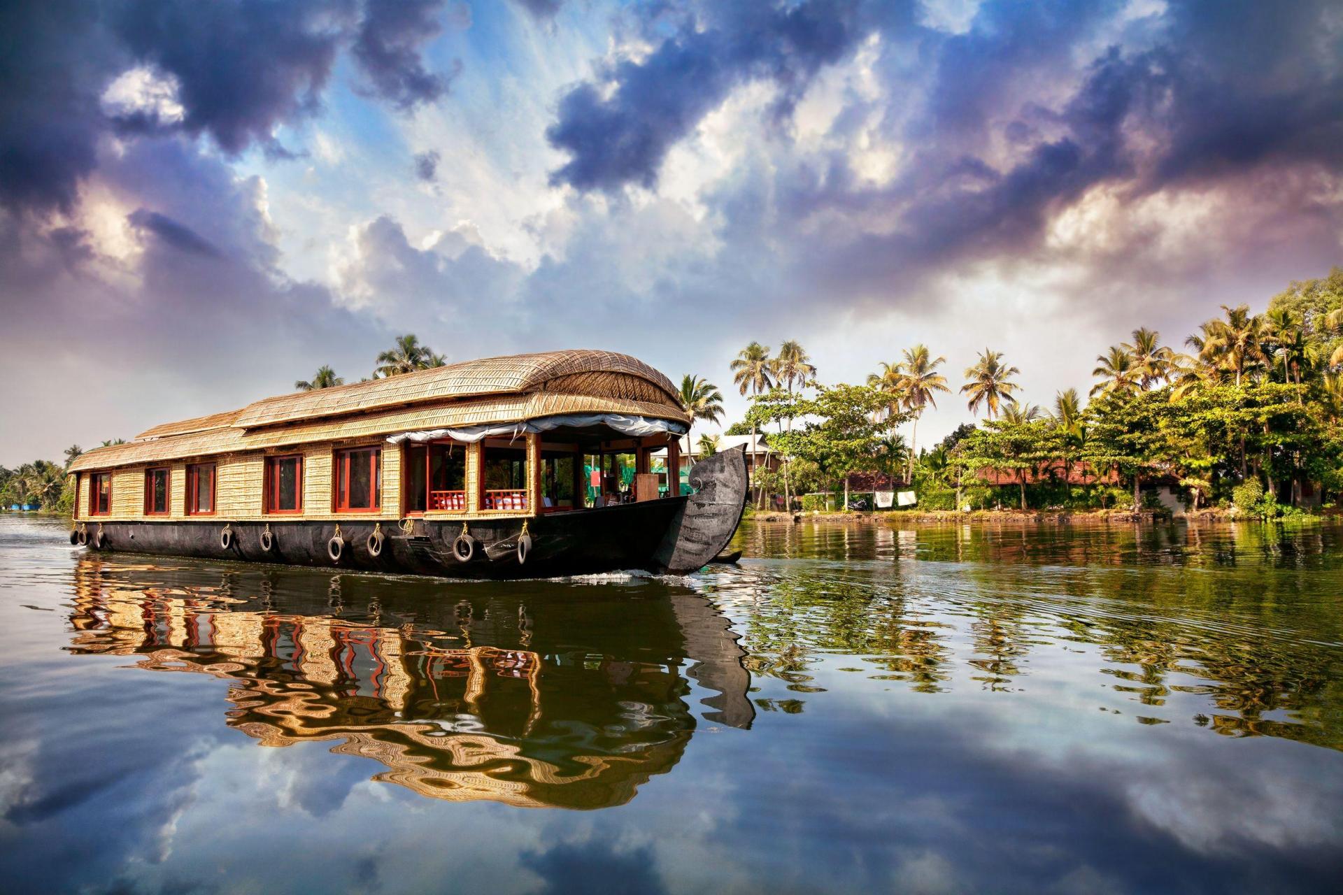 Wedding in Kerala - House boat