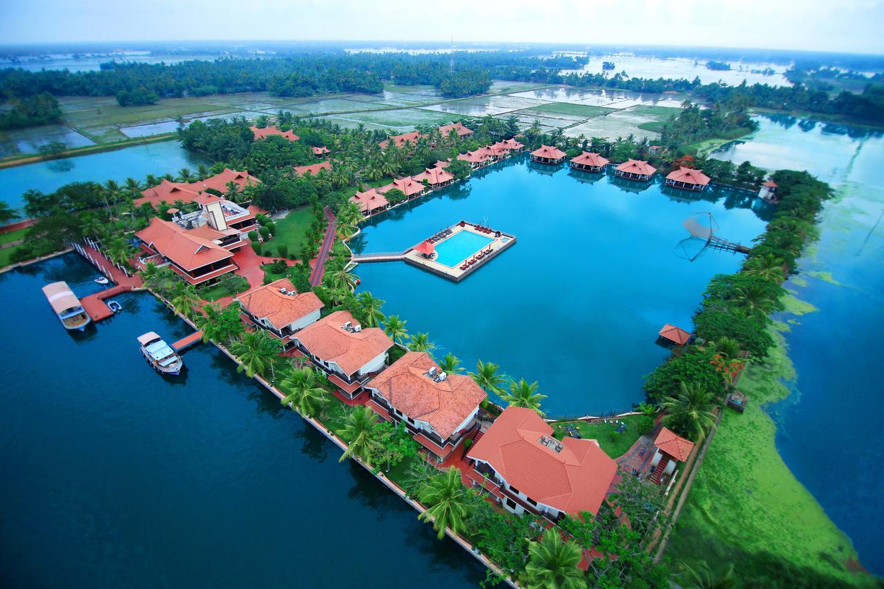 Wedding in Kerala - Lake palace resort